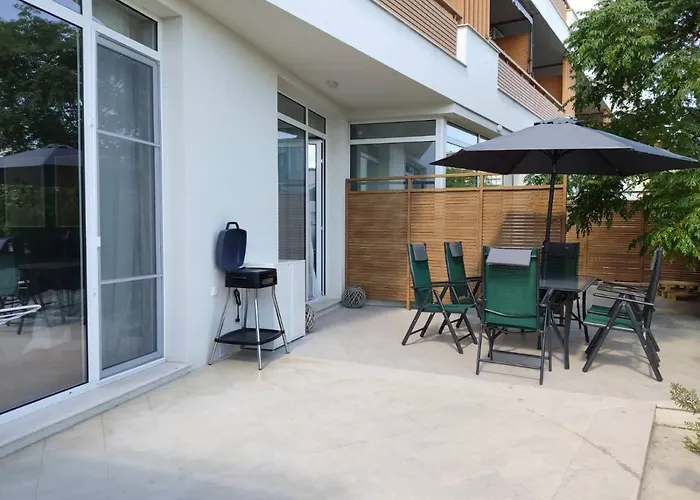 Las Brisas Garden Apartment